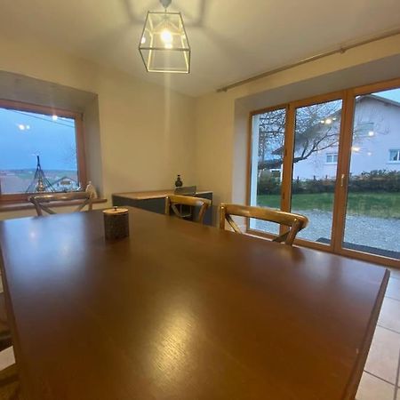 Logement Dans Maison + Exterieur Orchamps-Vennes Extérieur photo