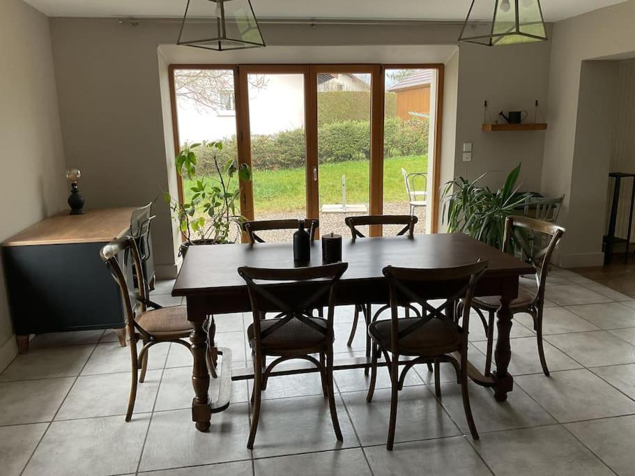 Logement Dans Maison + Exterieur Orchamps-Vennes Extérieur photo