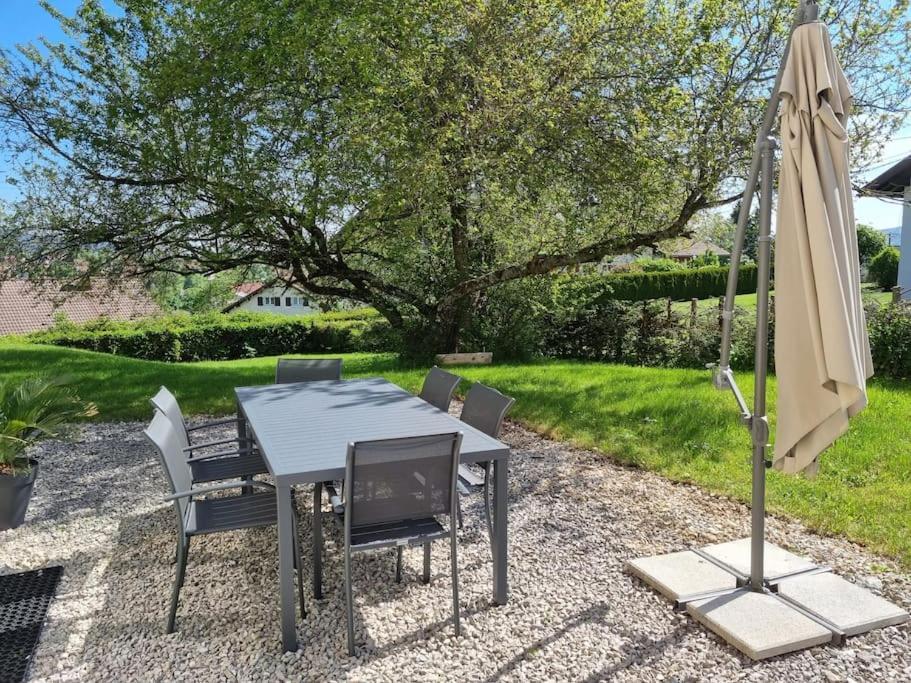 Logement Dans Maison + Exterieur Orchamps-Vennes Extérieur photo