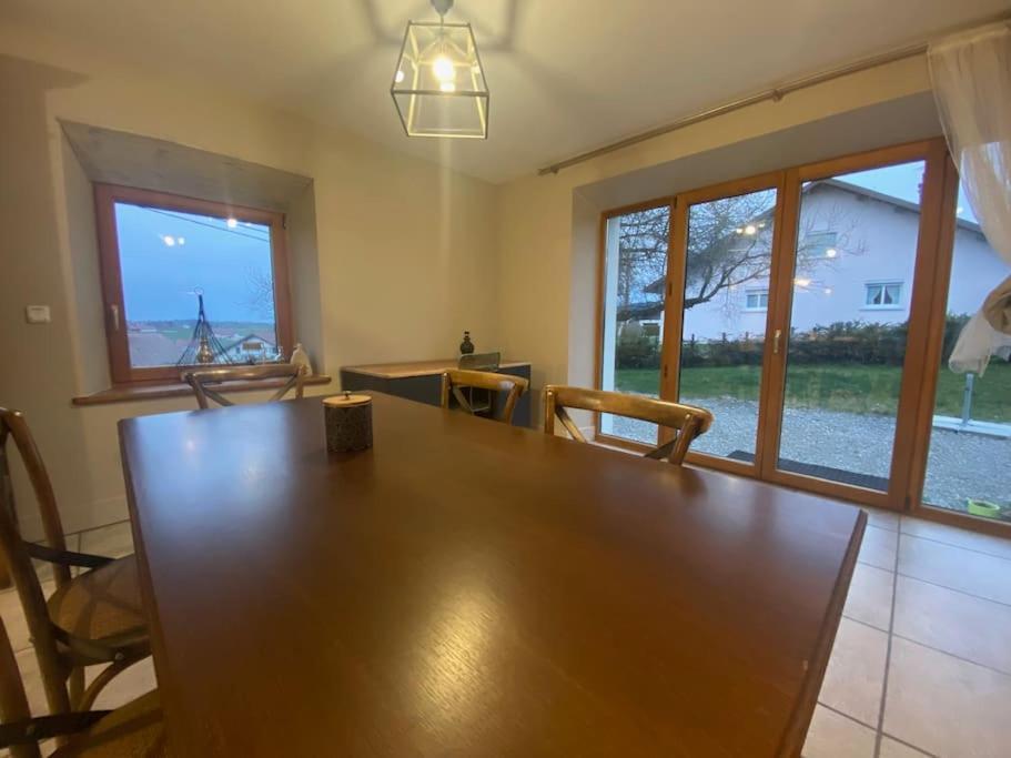 Logement Dans Maison + Exterieur Orchamps-Vennes Extérieur photo