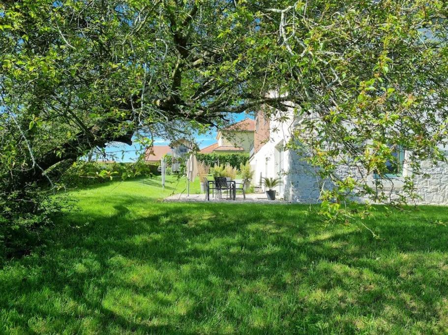 Logement Dans Maison + Exterieur Orchamps-Vennes Extérieur photo