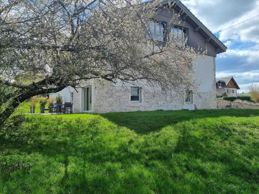Logement Dans Maison + Exterieur Orchamps-Vennes Extérieur photo