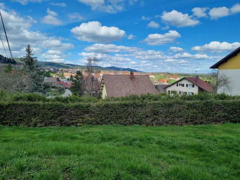Logement Dans Maison + Exterieur Orchamps-Vennes Extérieur photo