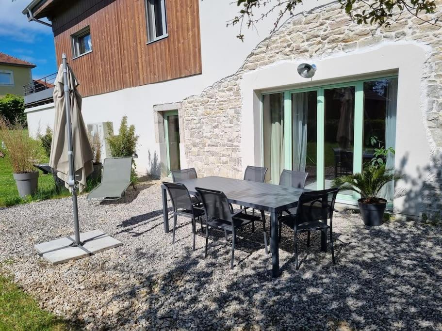 Logement Dans Maison + Exterieur Orchamps-Vennes Extérieur photo