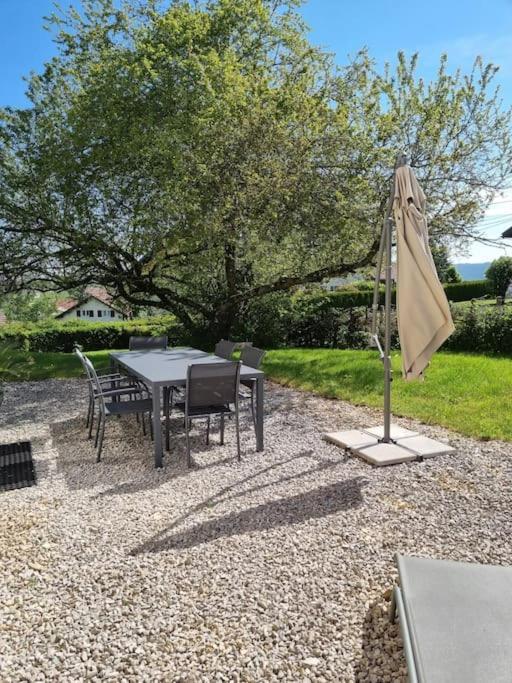 Logement Dans Maison + Exterieur Orchamps-Vennes Extérieur photo