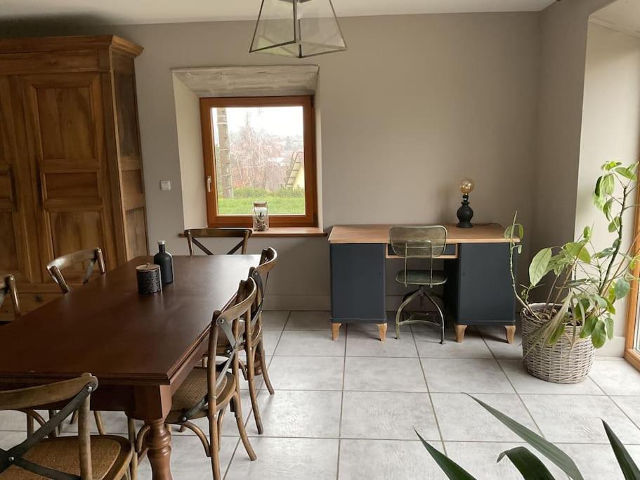Logement Dans Maison + Exterieur Orchamps-Vennes Extérieur photo