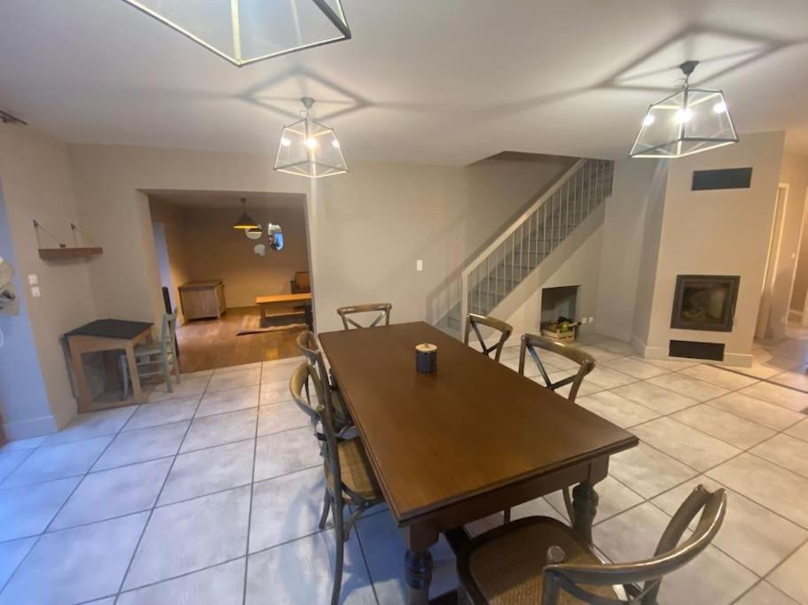 Logement Dans Maison + Exterieur Orchamps-Vennes Extérieur photo