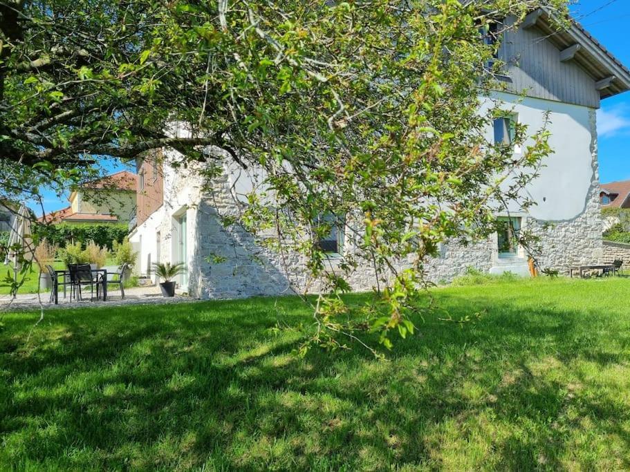 Logement Dans Maison + Exterieur Orchamps-Vennes Extérieur photo